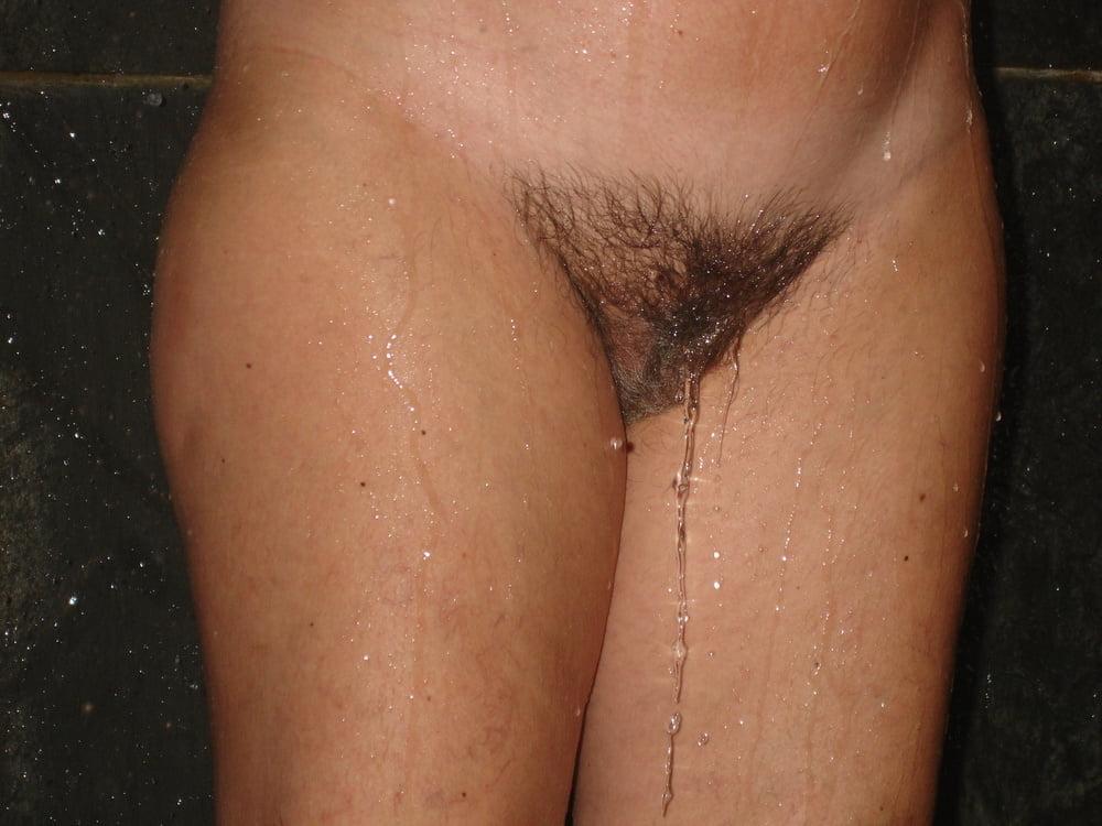 25P A milf beautiful spy in the shower
