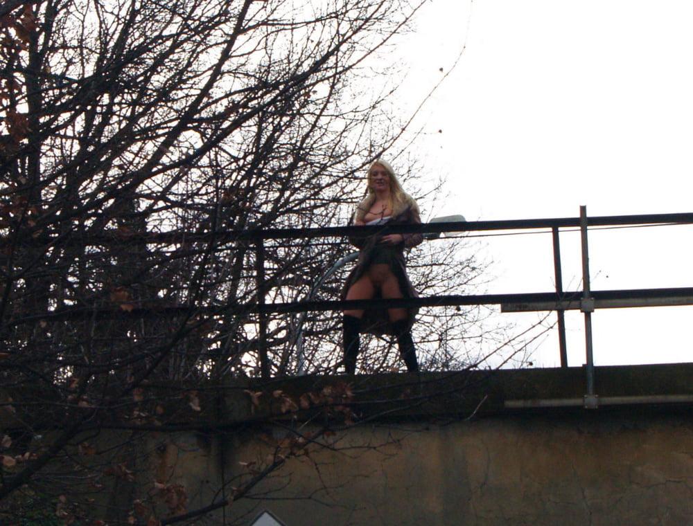 21P Girls who loves to flash in public