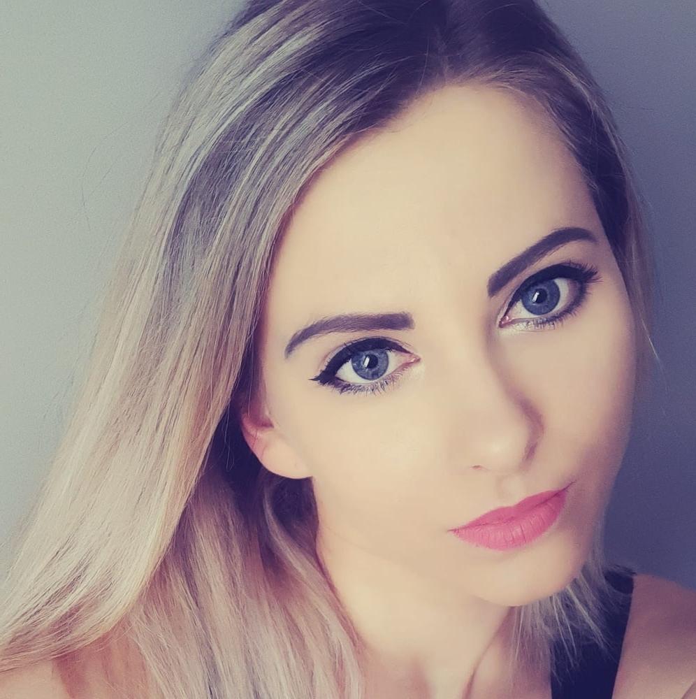 10P Sexy polish cleavage slut Magdalena