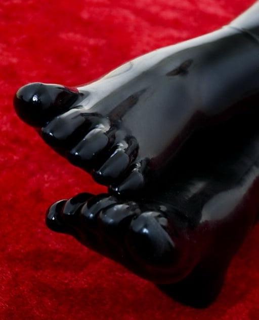25P Foot and Shoe Fetish