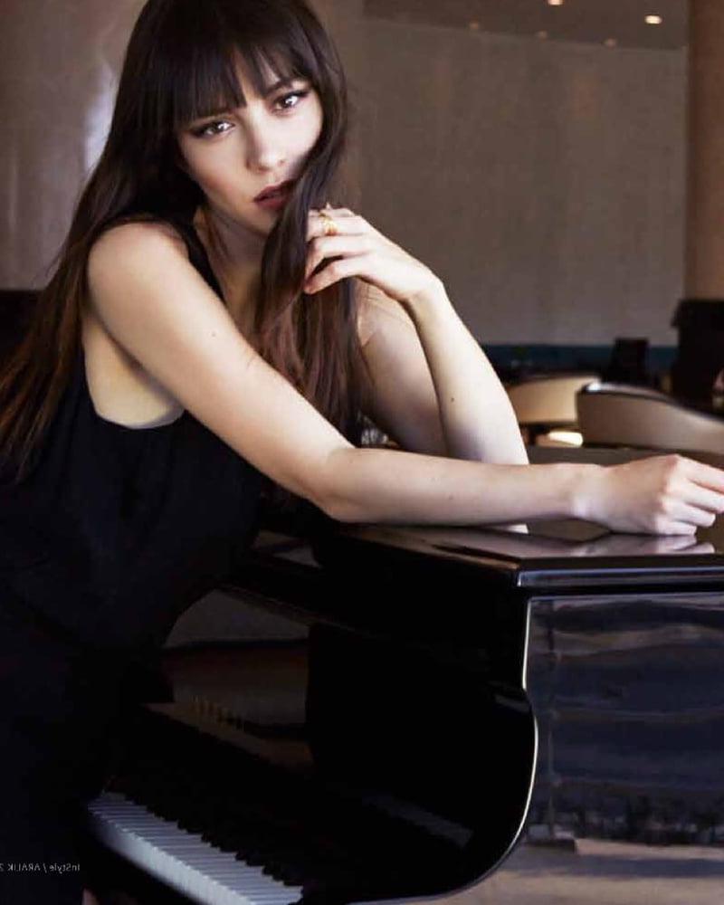 25P Ozge Gurel Sexy Turkish Actress