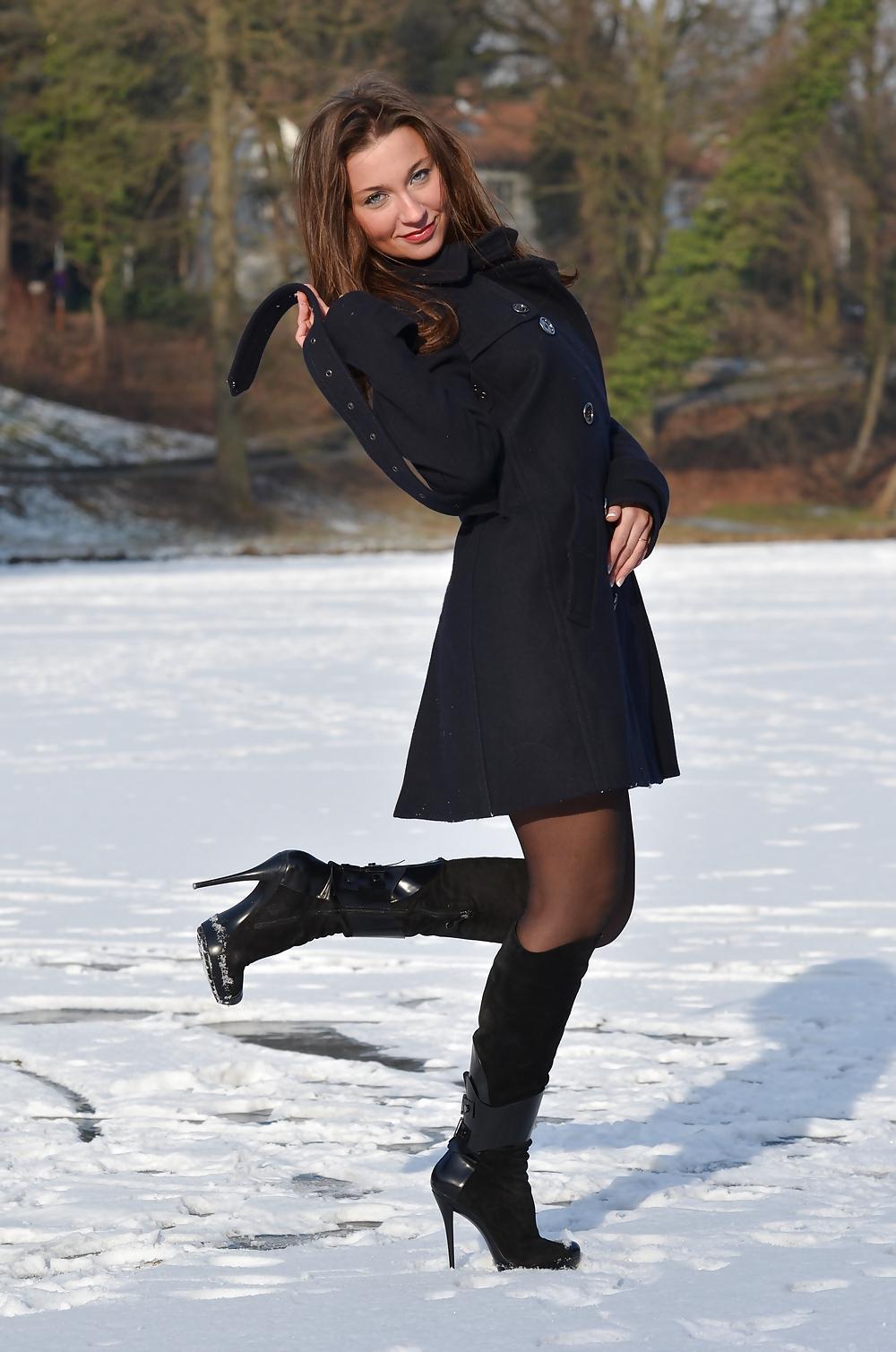 5P Erotic nude public outdoor on frozen lake! waw! :p