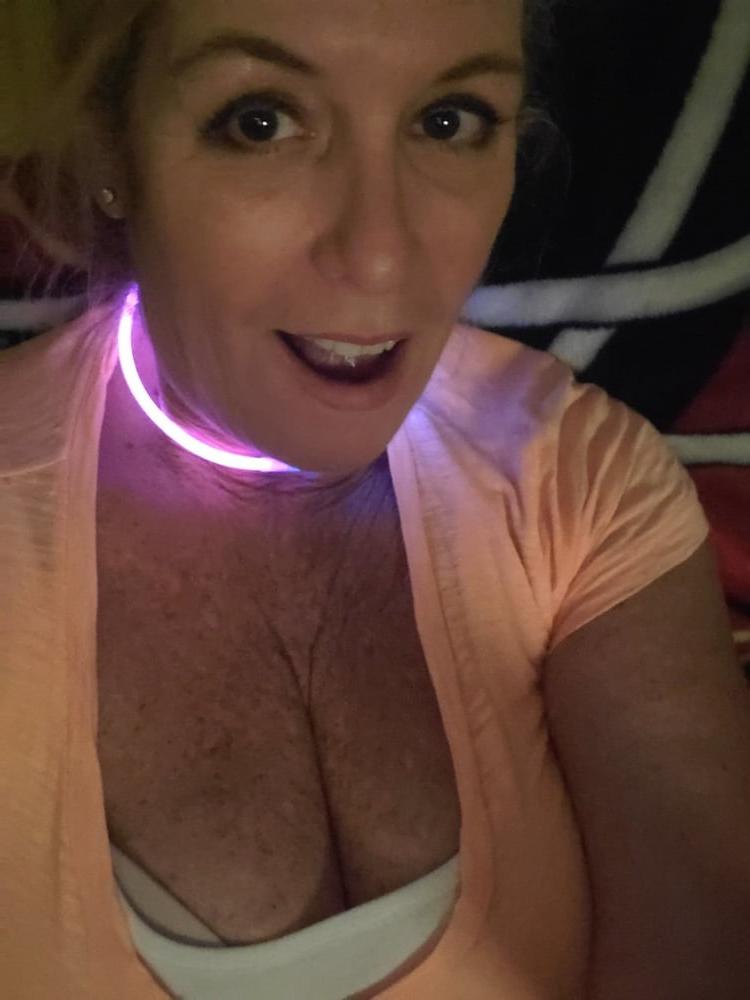 25P Help.im addicted 2 granny cleavage 4