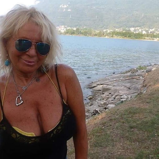 25P Help.im addicted 2 granny cleavage 4
