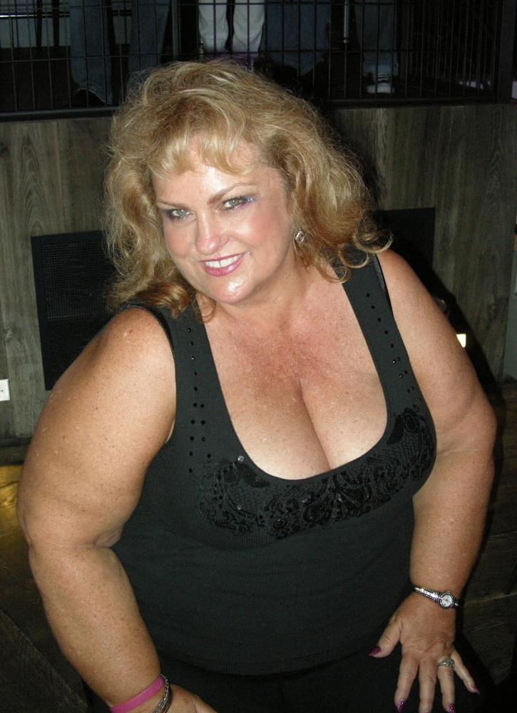 25P Help.im addicted 2 granny cleavage 4