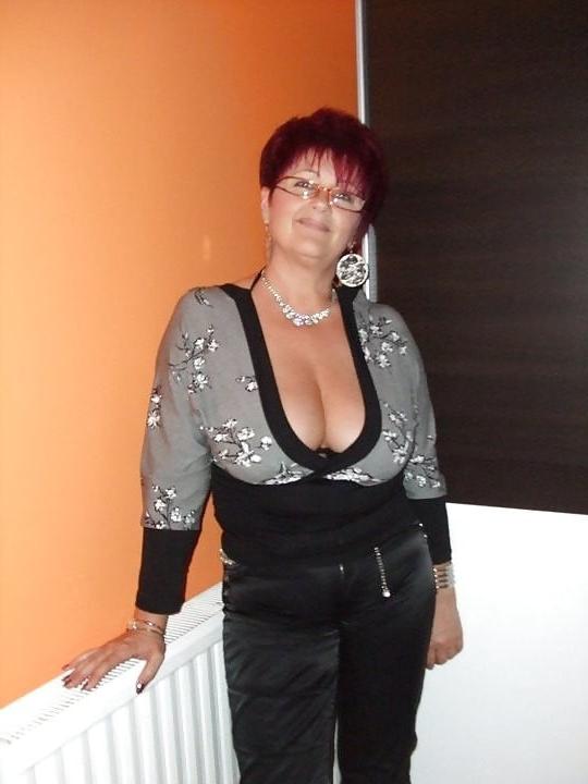 25P Help.im addicted 2 granny cleavage 4