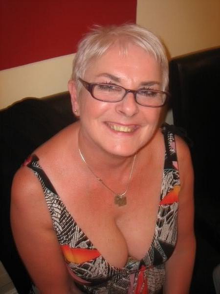 25P Help.im addicted 2 granny cleavage 4