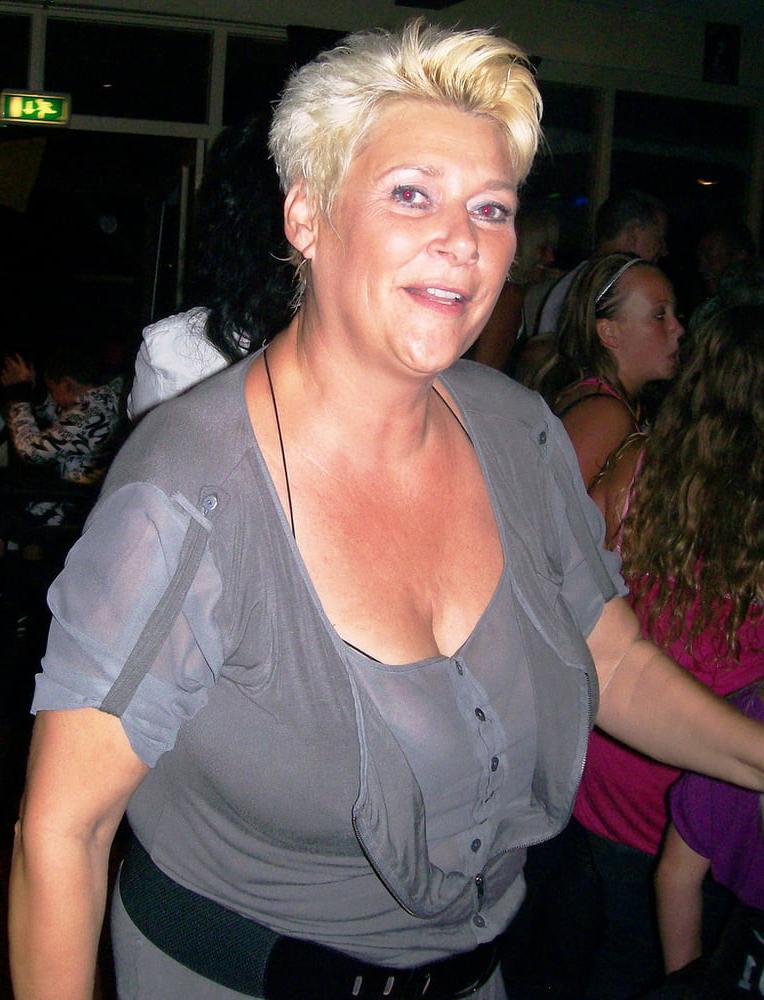 25P Help.im addicted 2 granny cleavage 4