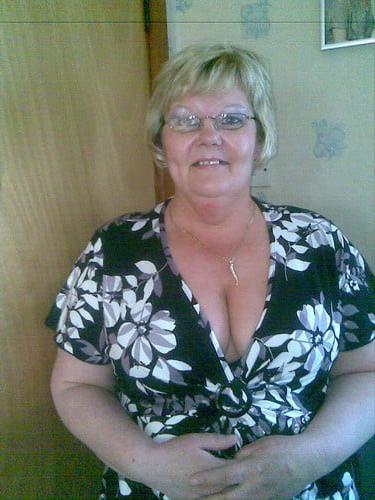 25P Help.im addicted 2 granny cleavage 4