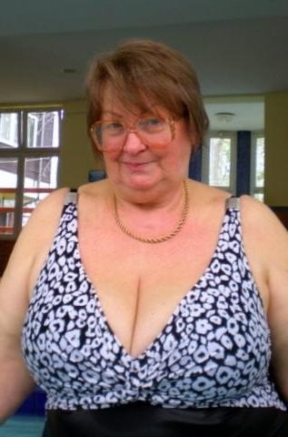 25P Help.im addicted 2 granny cleavage 4