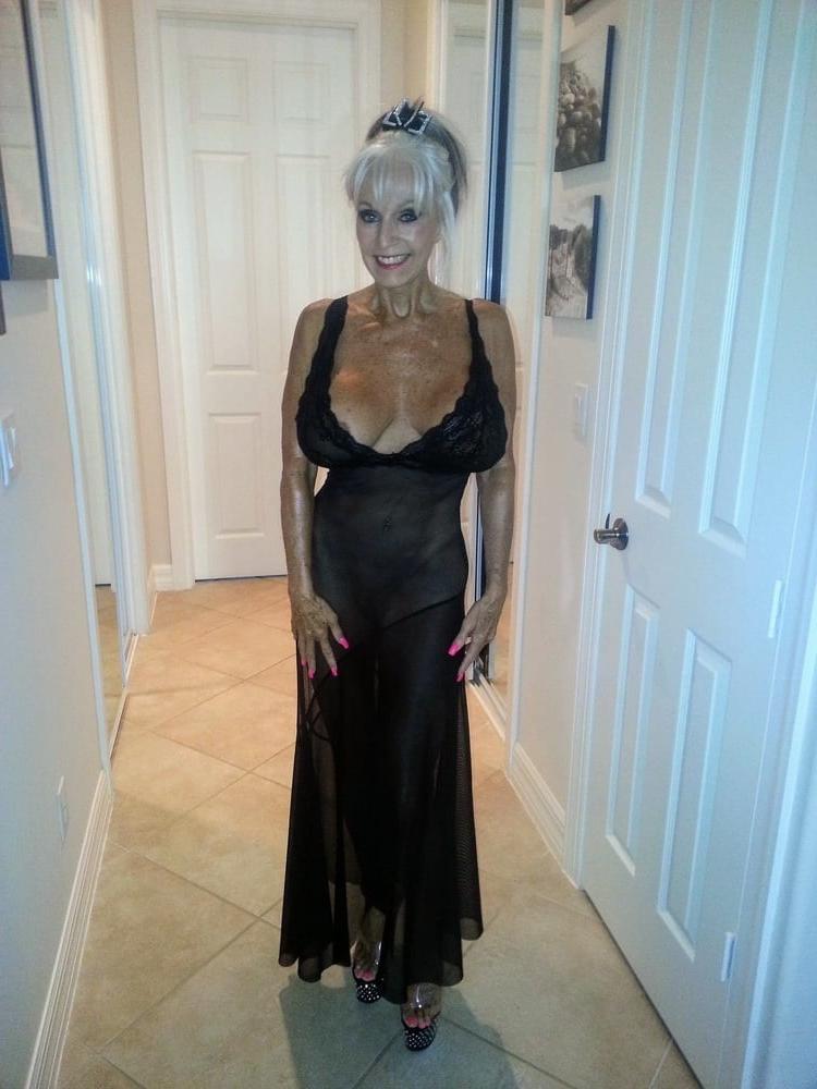 25P Help.im addicted 2 granny cleavage 4