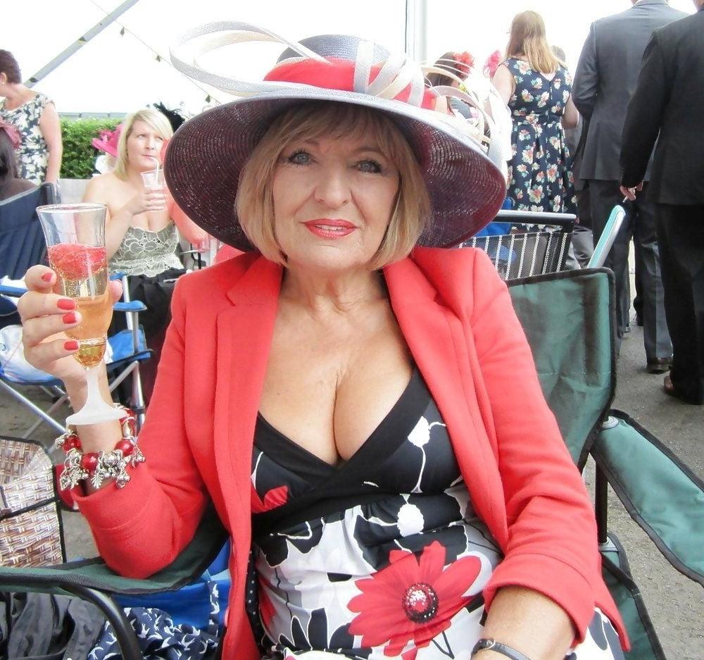 25P Help.im addicted 2 granny cleavage 4