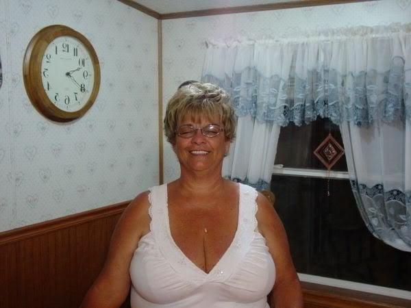25P Help.im addicted 2 granny cleavage 4