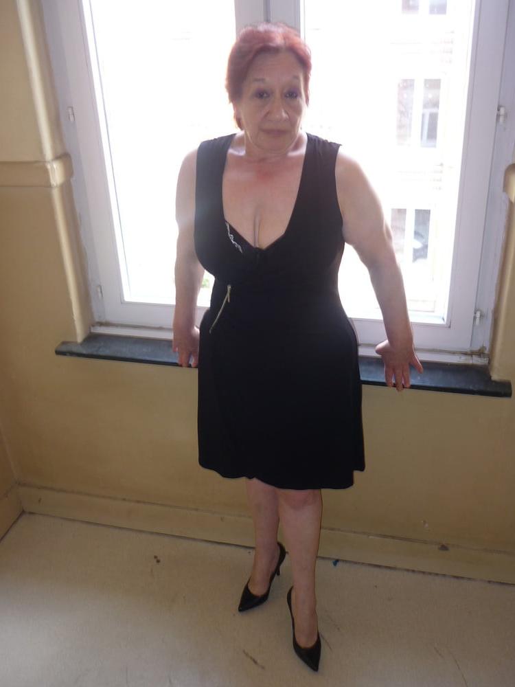 25P Help.im addicted 2 granny cleavage 4