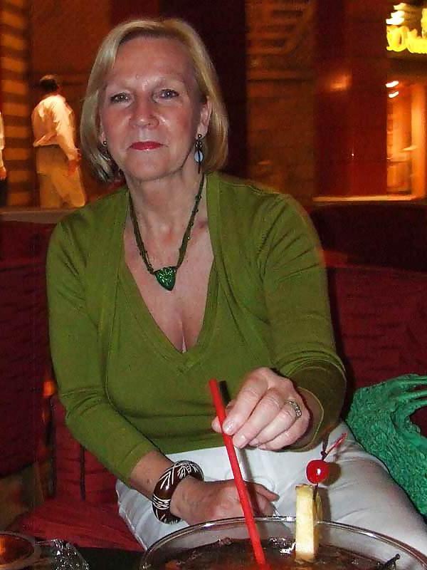 23P Gorgeous GILFs & Magnificent MILFs 2