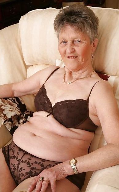 23P Gorgeous GILFs & Magnificent MILFs 2