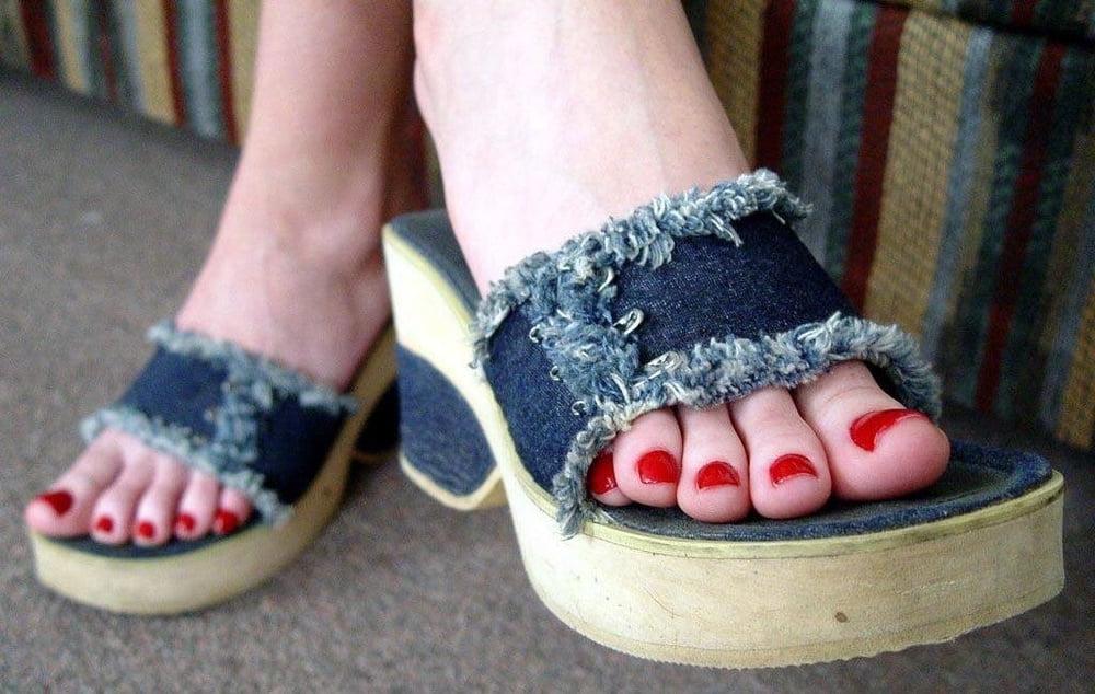 24P Supreme Foot Fetish Faves