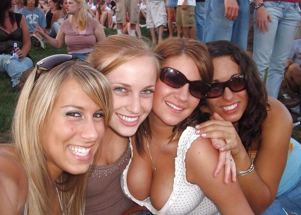 25P I love big tits and cleavage 3
