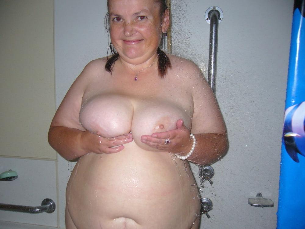20P fatpig in the shower