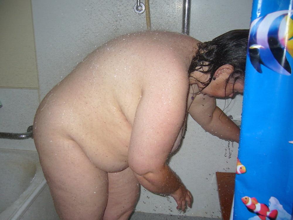 20P fatpig in the shower