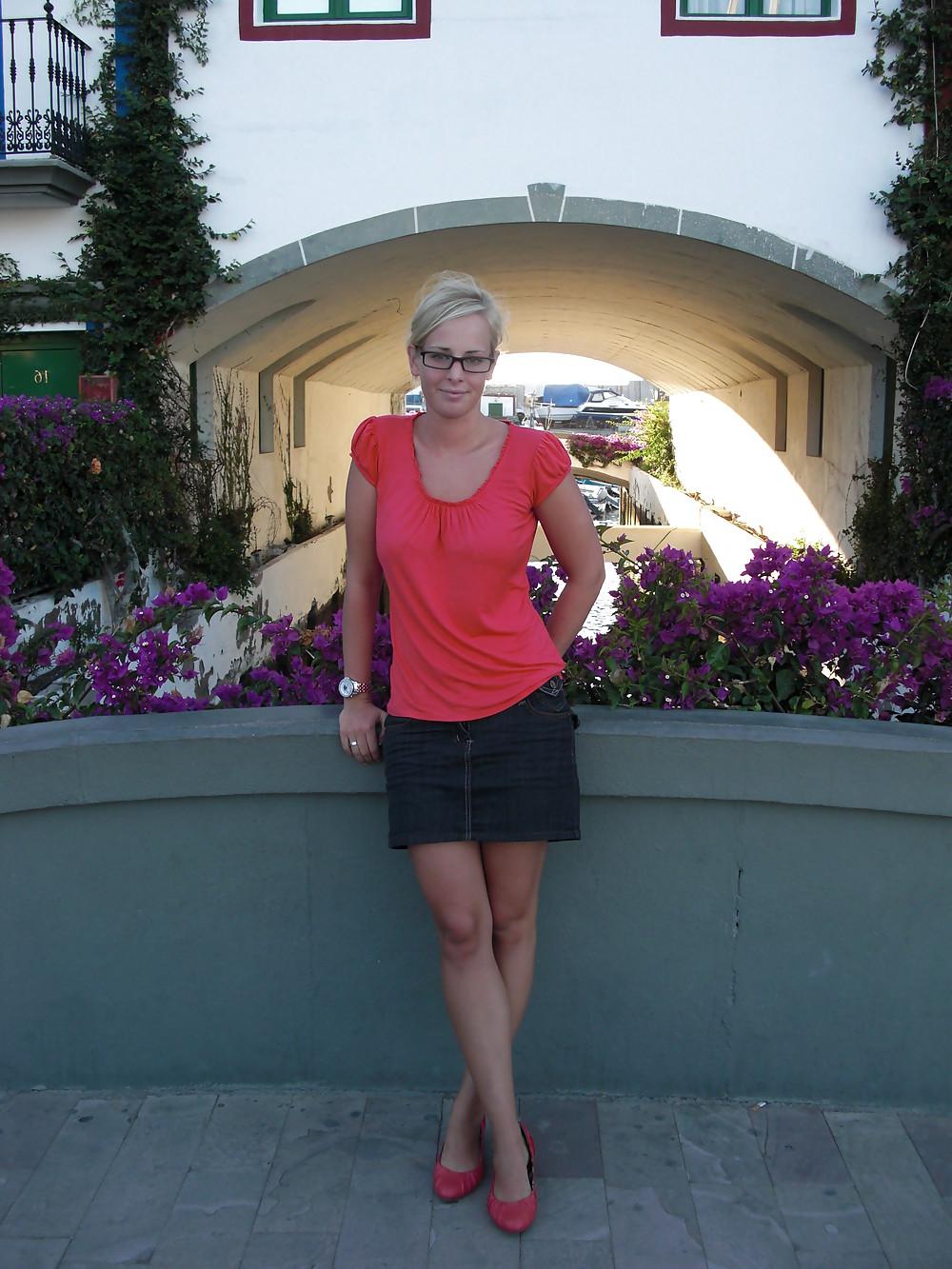 10P Gorgeous Big Tit Blonde 
