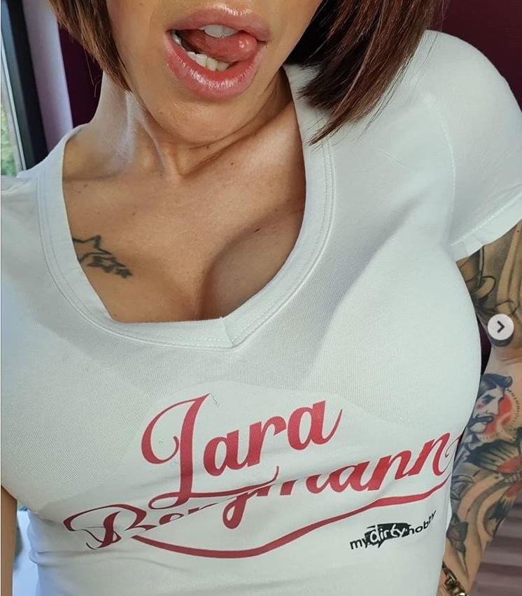 25P Lara B - you naughty Insta Girl