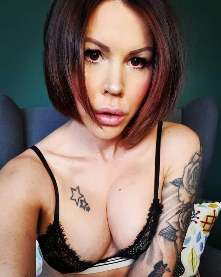 25P Lara B - you naughty Insta Girl