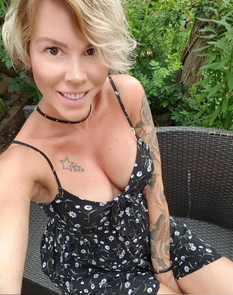 25P Lara B - you naughty Insta Girl