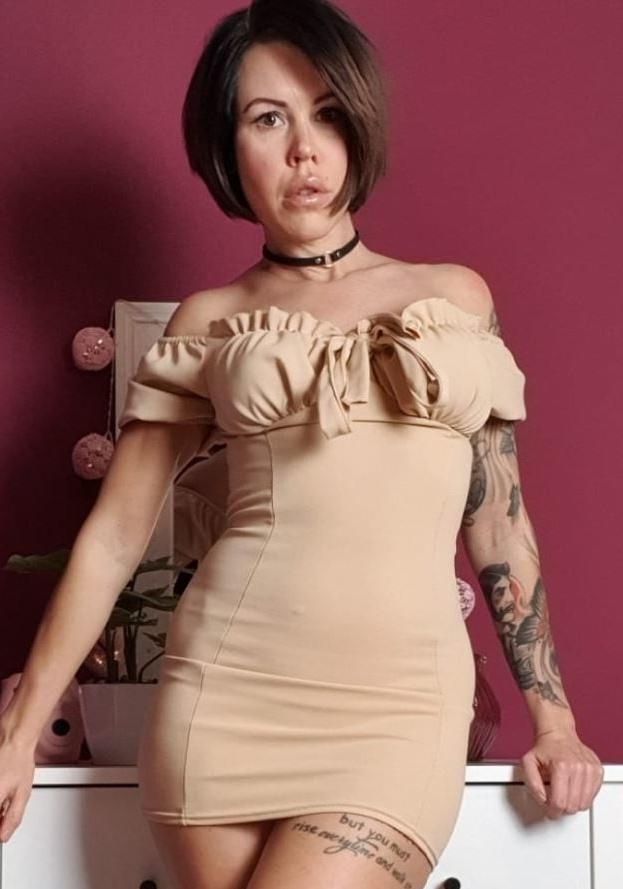 25P Lara B - you naughty Insta Girl