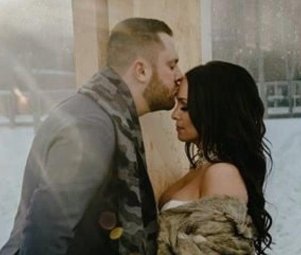25P She let het tits loose on our wedding day in public