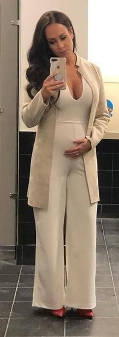 25P She let het tits loose on our wedding day in public
