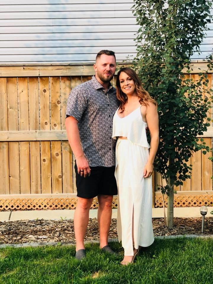 25P She let het tits loose on our wedding day in public