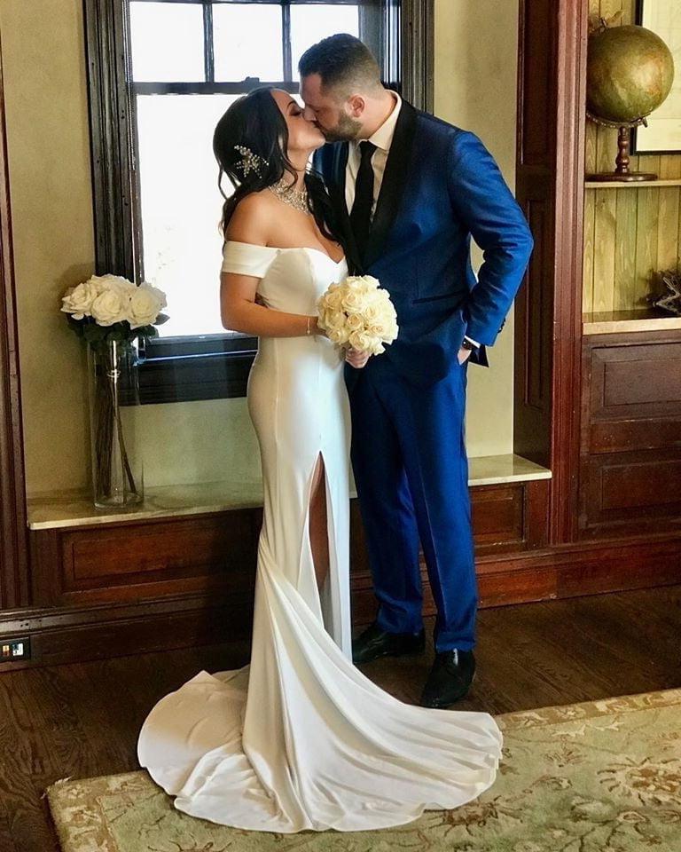25P She let het tits loose on our wedding day in public