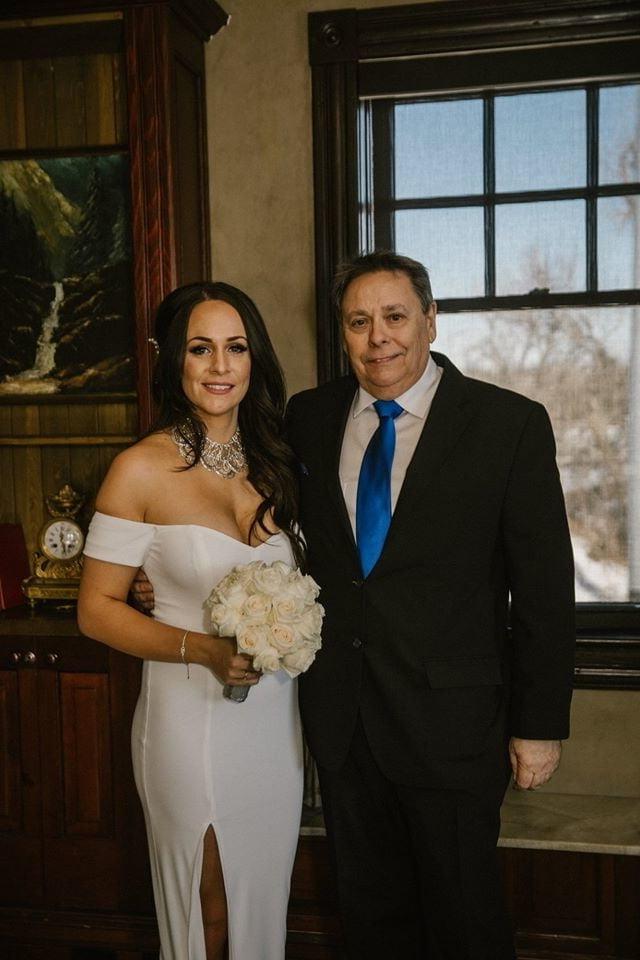 25P She let het tits loose on our wedding day in public