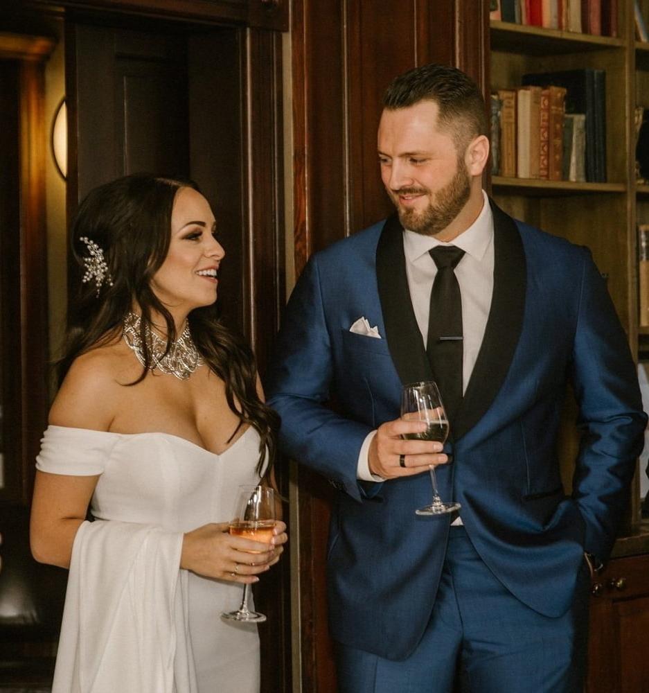25P She let het tits loose on our wedding day in public