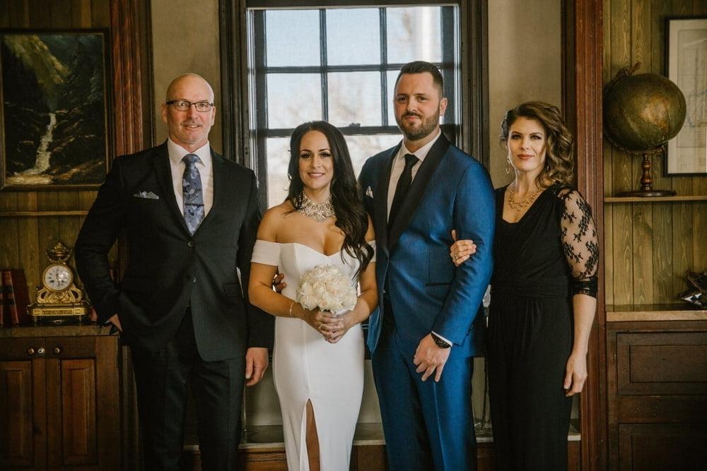 25P She let het tits loose on our wedding day in public