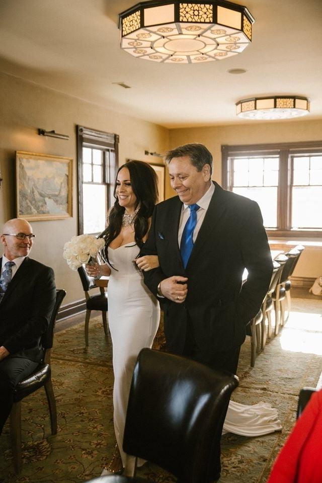 25P She let het tits loose on our wedding day in public