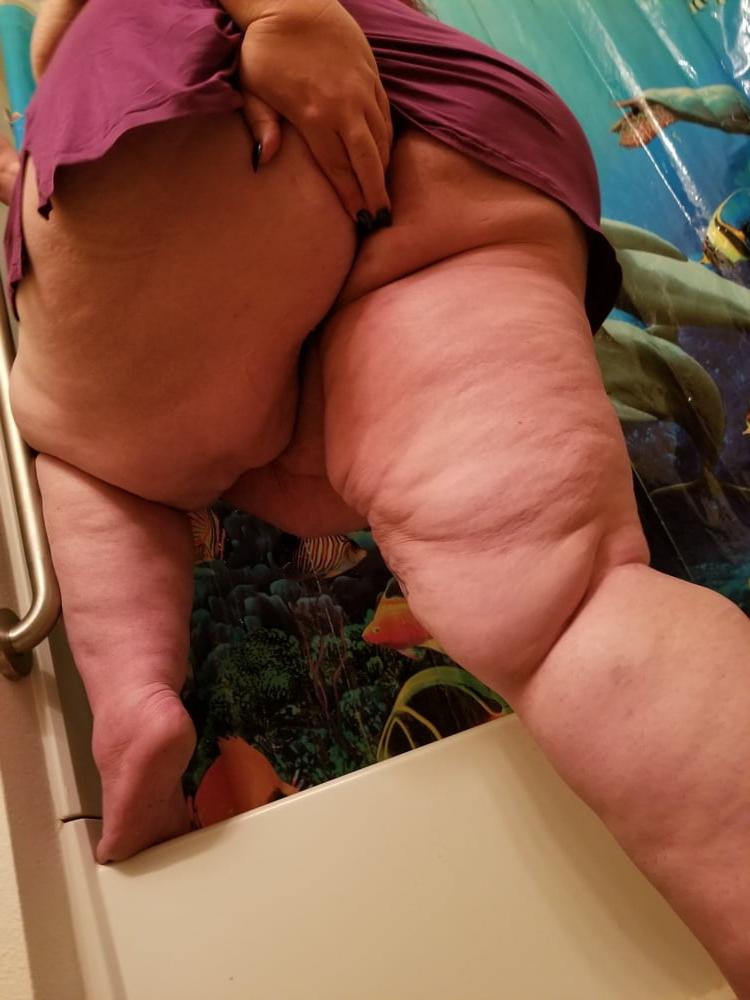 17P Beautiful ssbbw neighbor!