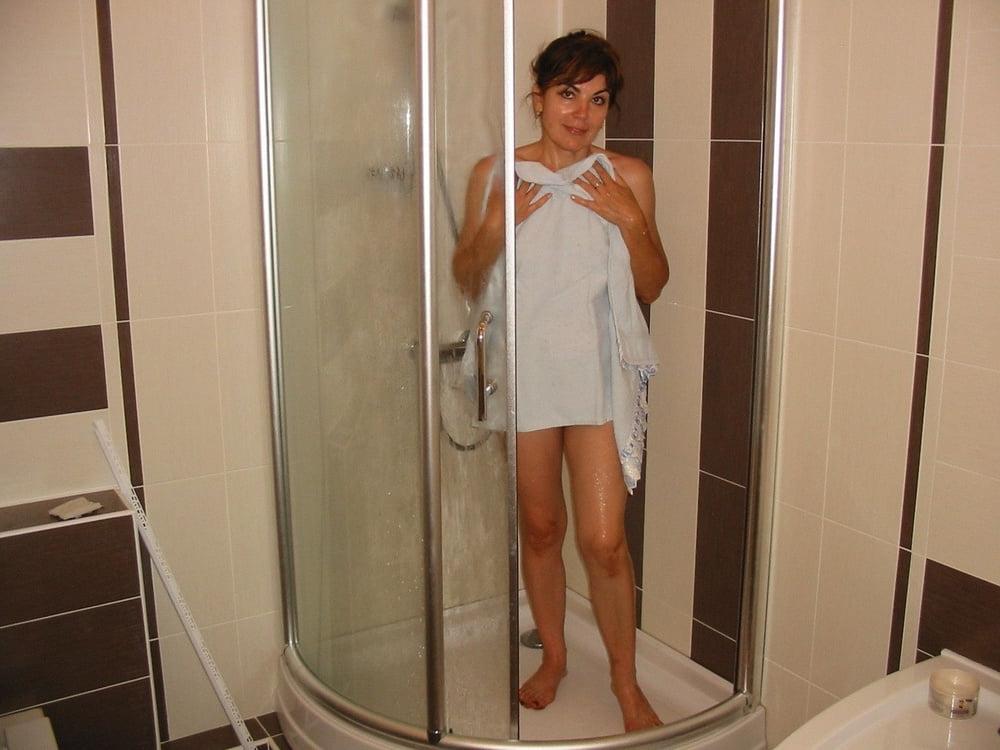 25P WNE 941 - Retro MILF Exposed