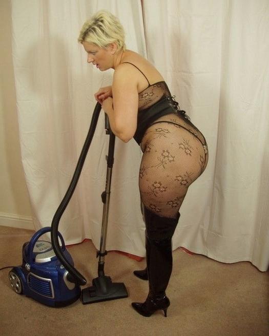 10P Gorgeous UK Milf