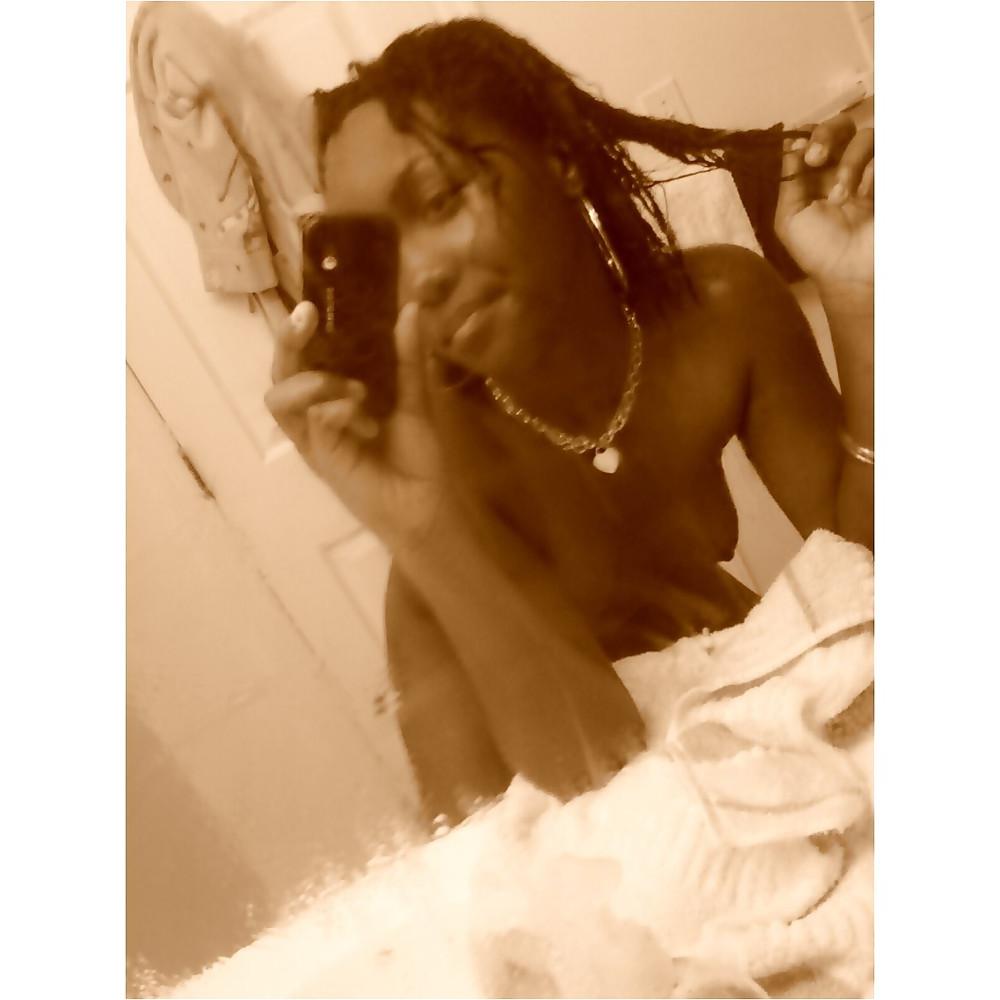 25P BLACK AMATEUR GIRLS - SELF PICS XII