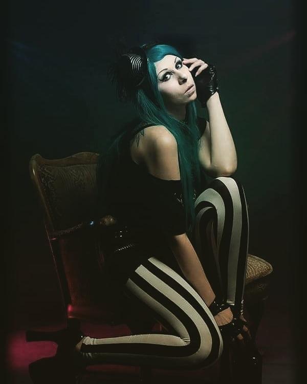 25P Gothic-Amateurmodel Meow Spookiness