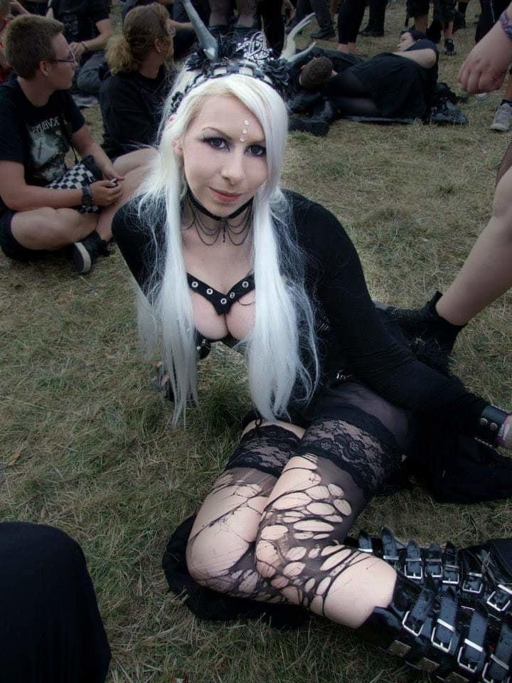 25P Gothic-Amateurmodel Meow Spookiness
