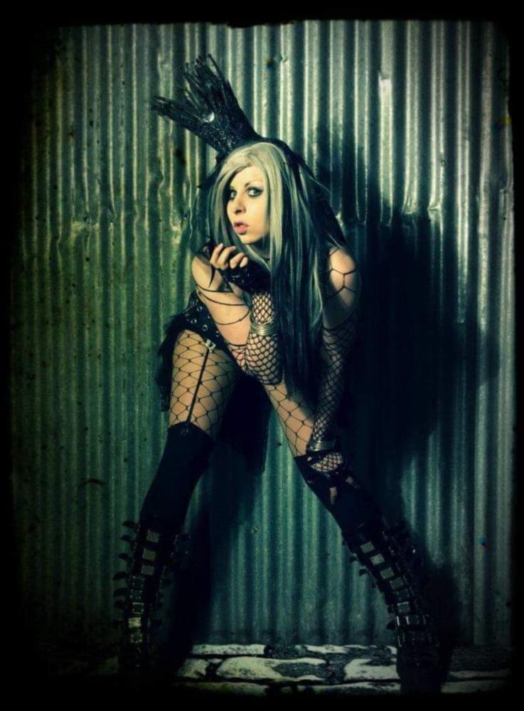 25P Gothic-Amateurmodel Meow Spookiness