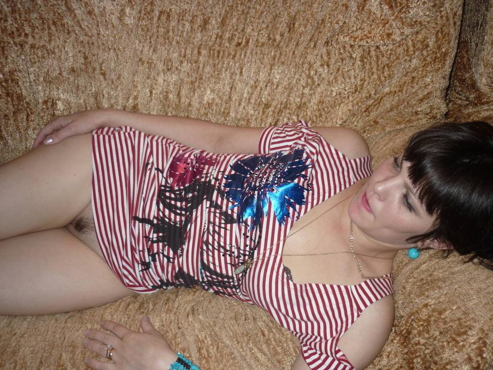 9P A neighbor with pleasure showed her pussy and sucked my husb