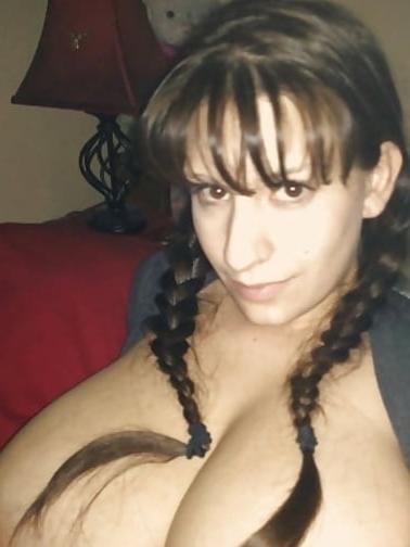 25P CLEAVAGE VALLEY  - HUGE HONKIN (  V  )