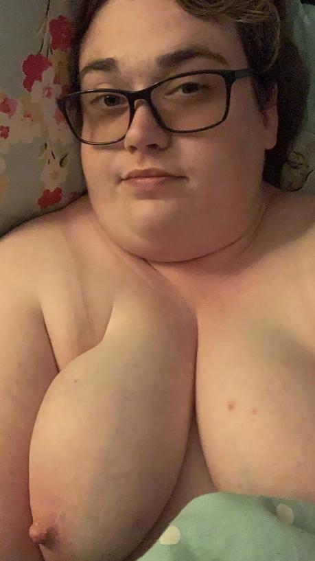 9P Horny bbw nerd