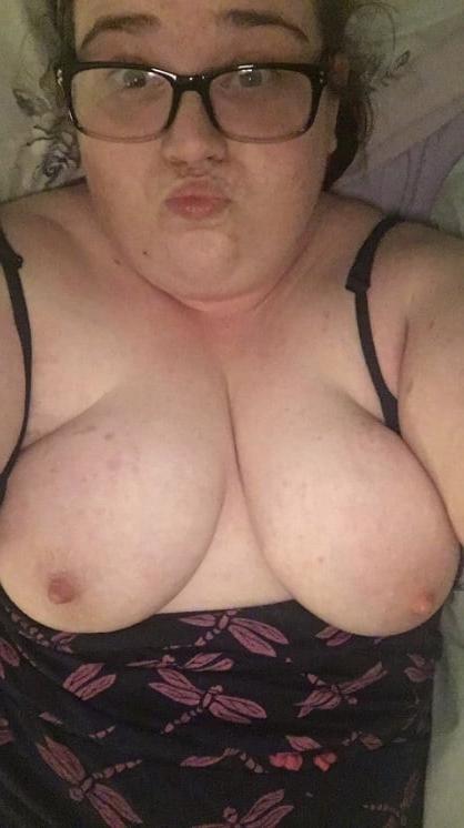 9P Horny bbw nerd