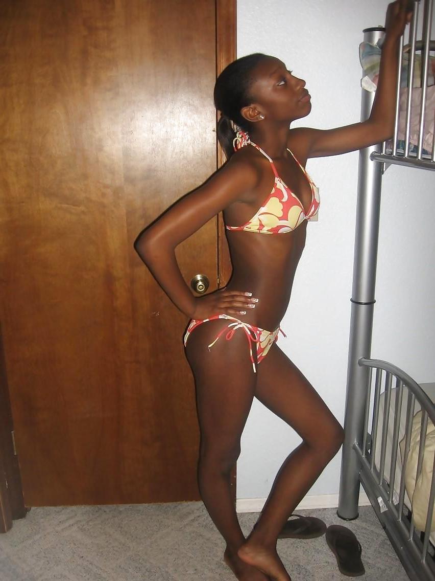 18P BLACK WOMEN AND TEENS EXPOSED