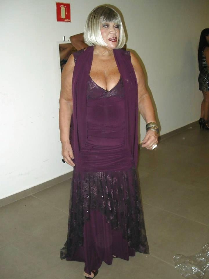 23P Help. Im addicted 2 granny cleavage 3